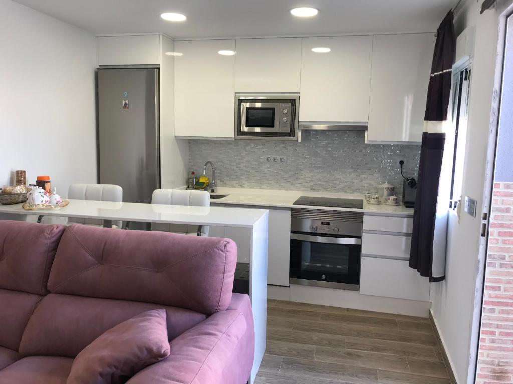 Kuchyň nebo kuchyňský kout v ubytování Apartamento con terraza cerca del Paseo Marítimo