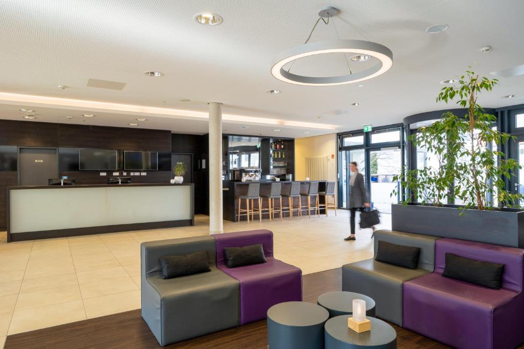 The lobby or reception area at Messe & Airport Hotel Stuttgart