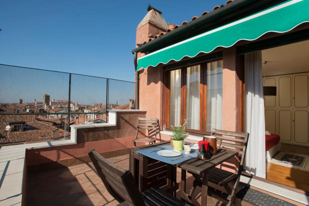 Zdjęcie z galerii obiektu Ve-nice Suite Rialto View RT-12 w Wenecji