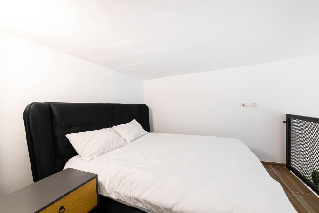 Postel nebo postele na pokoji v ubytování Cohens apartments