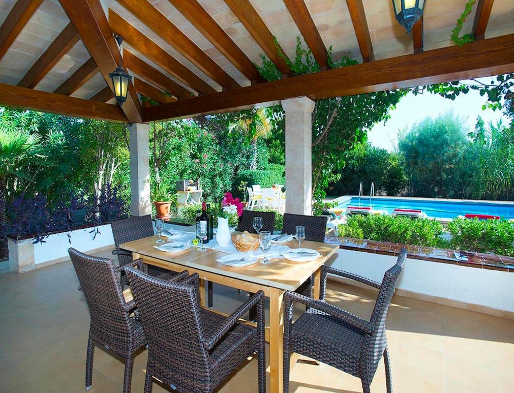 The swimming pool at or close to Villa Tancotes