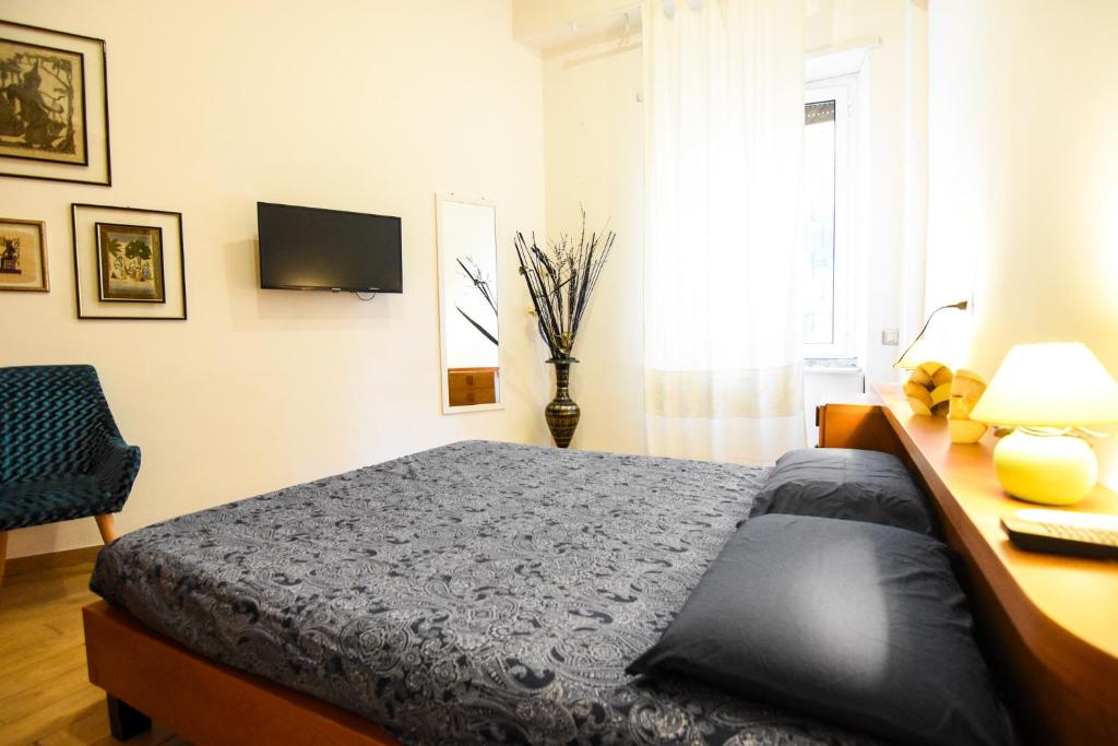 Televízia a/alebo spoločenská miestnosť v ubytovaní 7RE Vaticano