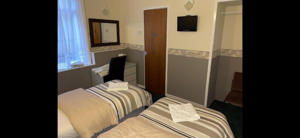 
Twin Room with Private Bathroom
