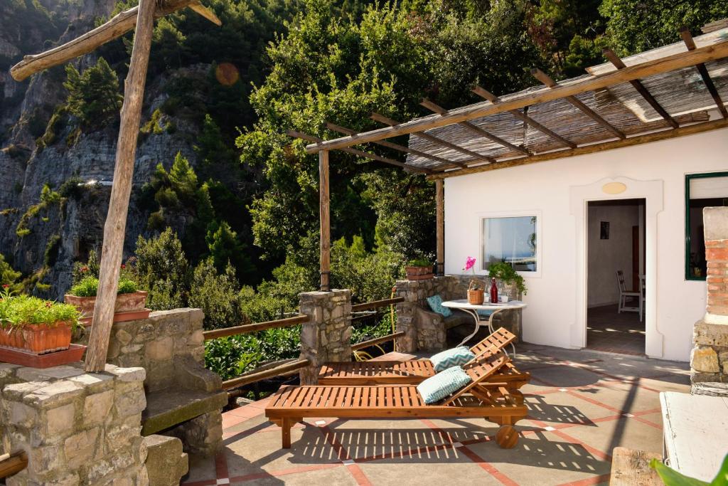 A garden outside Villa Punta del Sole