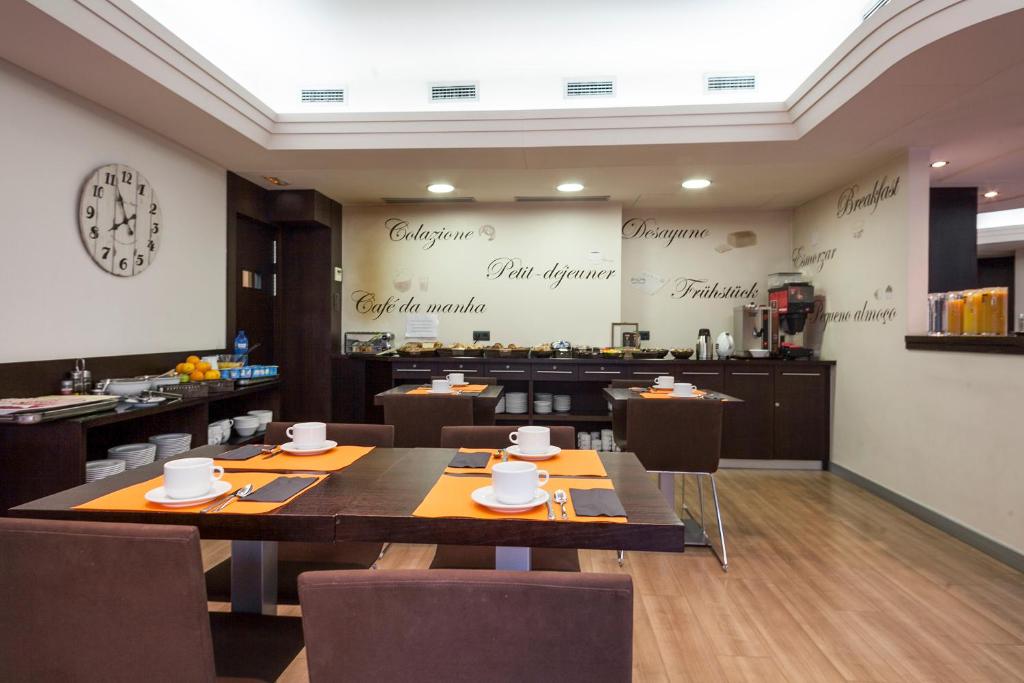 Acta Antibes - Resim 31