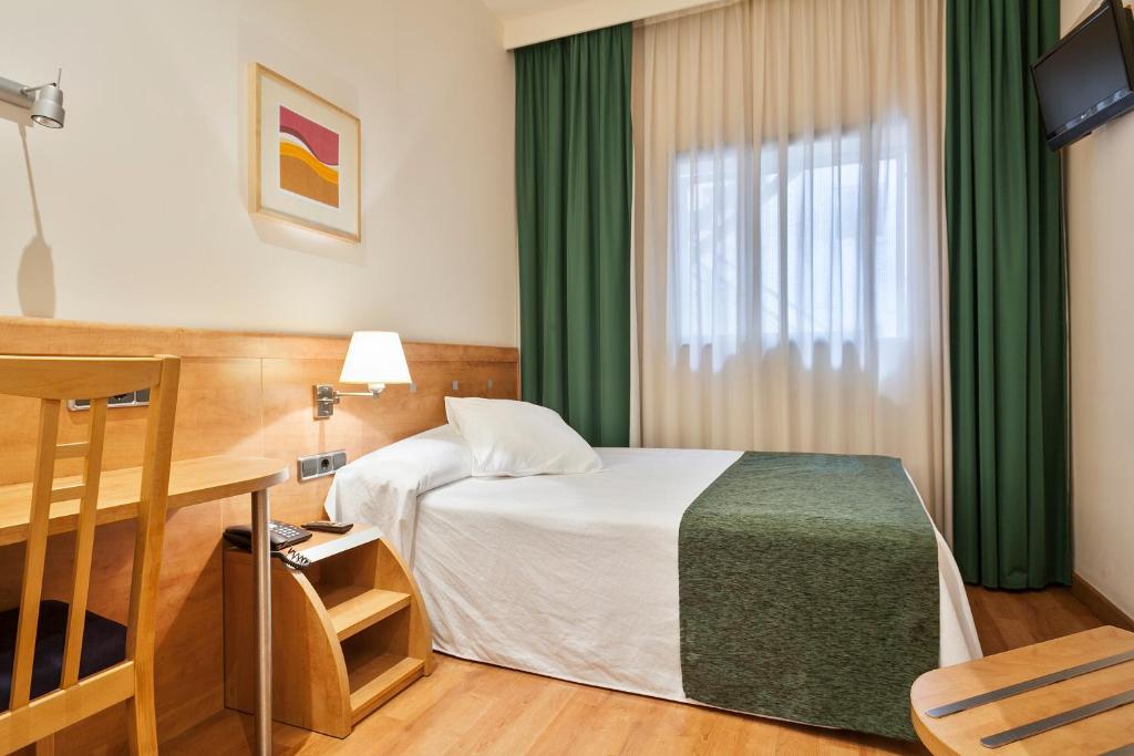 Acta Antibes - Resim 14