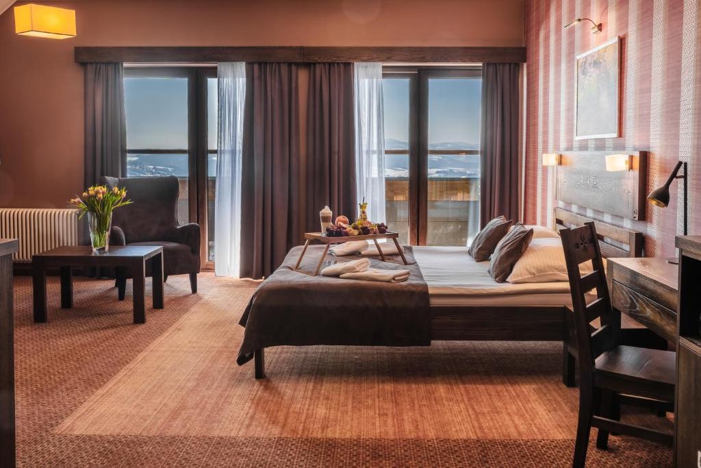 Postel nebo postele na pokoji v ubytování Złoty Groń Resort & Spa
