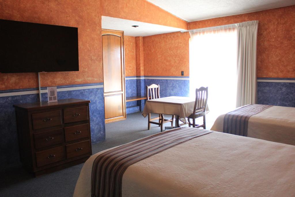 Postel nebo postele na pokoji v ubytování Hotel Meson del Puente