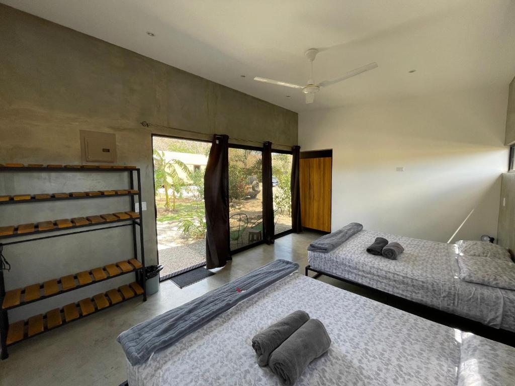 Postel nebo postele na pokoji v ubytování Pyramid Tamarindo Luxury Hotel