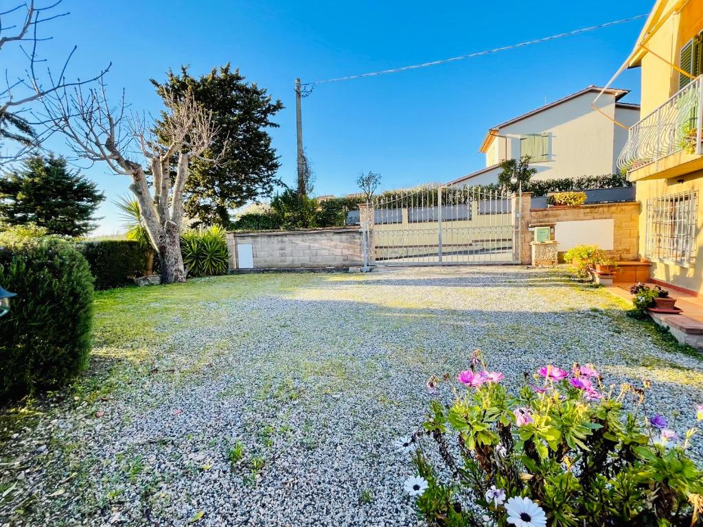 A garden outside Casetta Luna e Sole