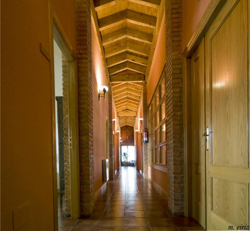 an empty hallway in a building with a wooden ceiling at Casa Rural El Meson in Briones