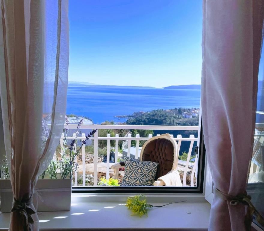 Cozy Apartment Bosnjak near Opatija, with sea view terrace, Air Condition, free private parking
