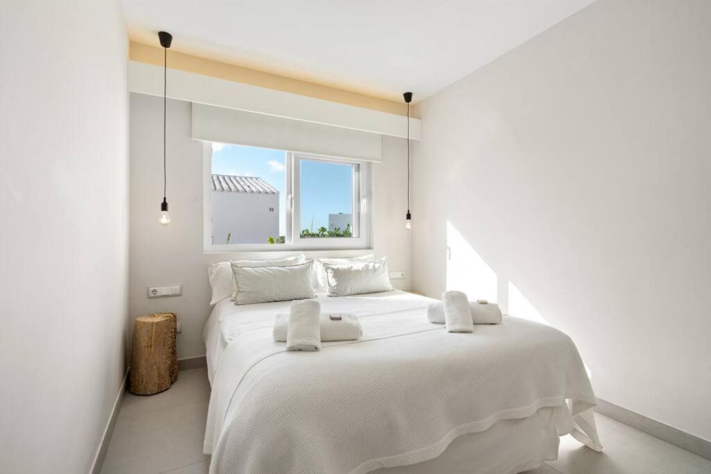 A bed or beds in a room at Villa Binixiqui