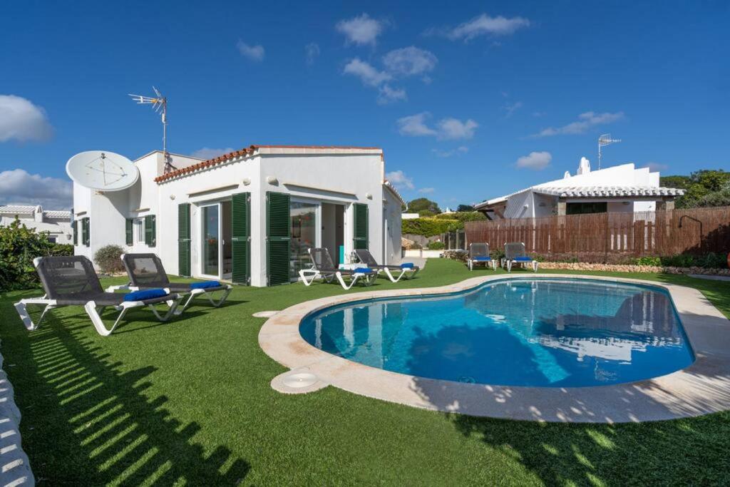 The swimming pool at or close to Villa Binixiqui