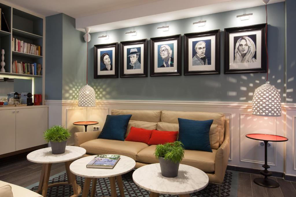 Hôtel des 3 Poussins - Resim 15