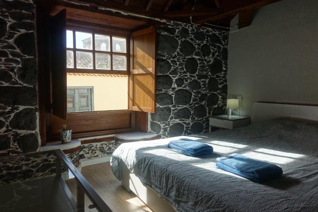 Postel nebo postele na pokoji v ubytování Casa Histórica - Vivienda Vacacional Out of Blue