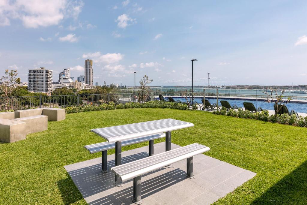 Meriton Suites Southport - Resim 42