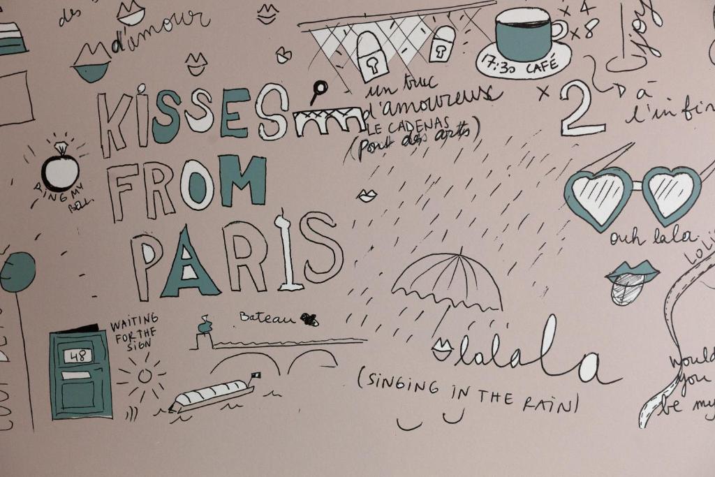 Hôtel des 3 Poussins - Resim 41