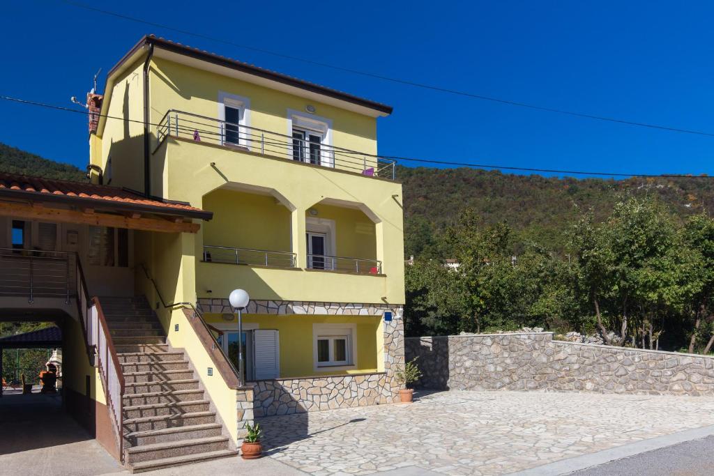 Nespecifikovaný výhled na hory nebo výhled na hory při pohledu z apartmánu