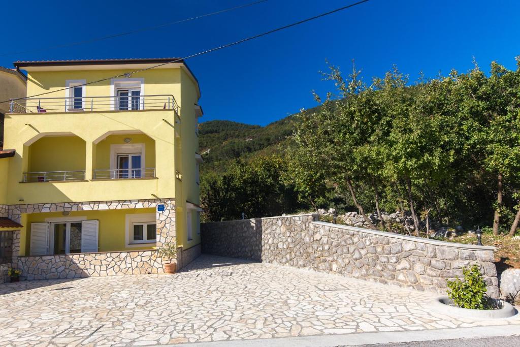 Nespecifikovaný výhled na hory nebo výhled na hory při pohledu z apartmánu
