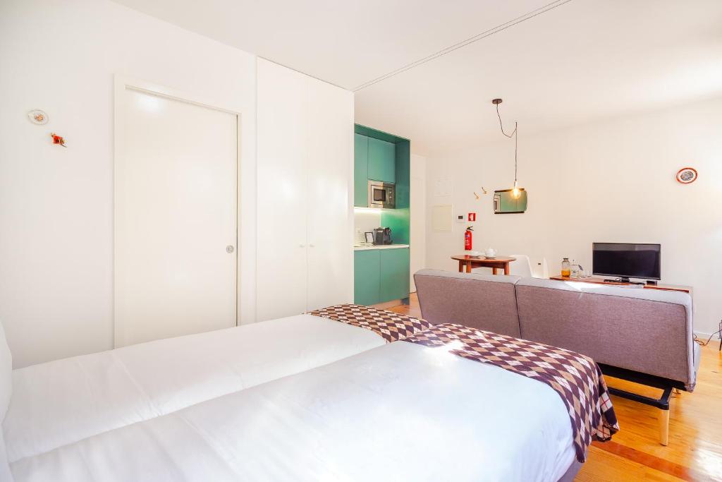 YOUROPO - The Tower - 1