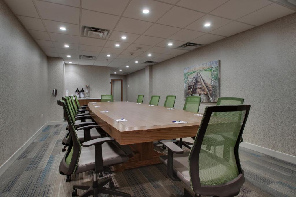 Konferenční prostory v ubytování Holiday Inn Express & Suites Aurora - Naperville by IHG