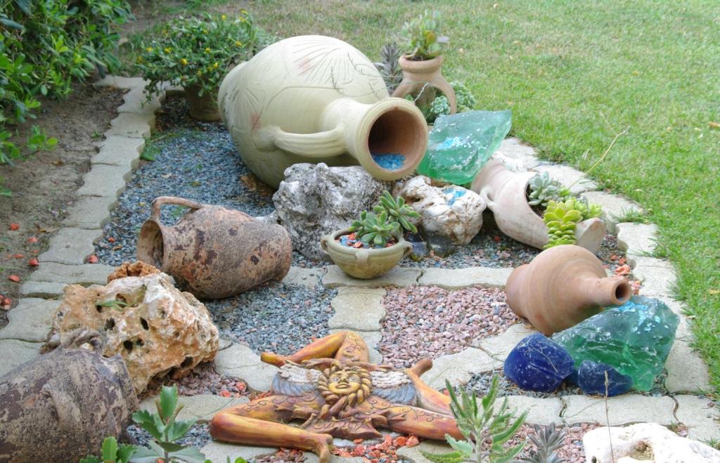 A garden outside Residence Fontana Barone