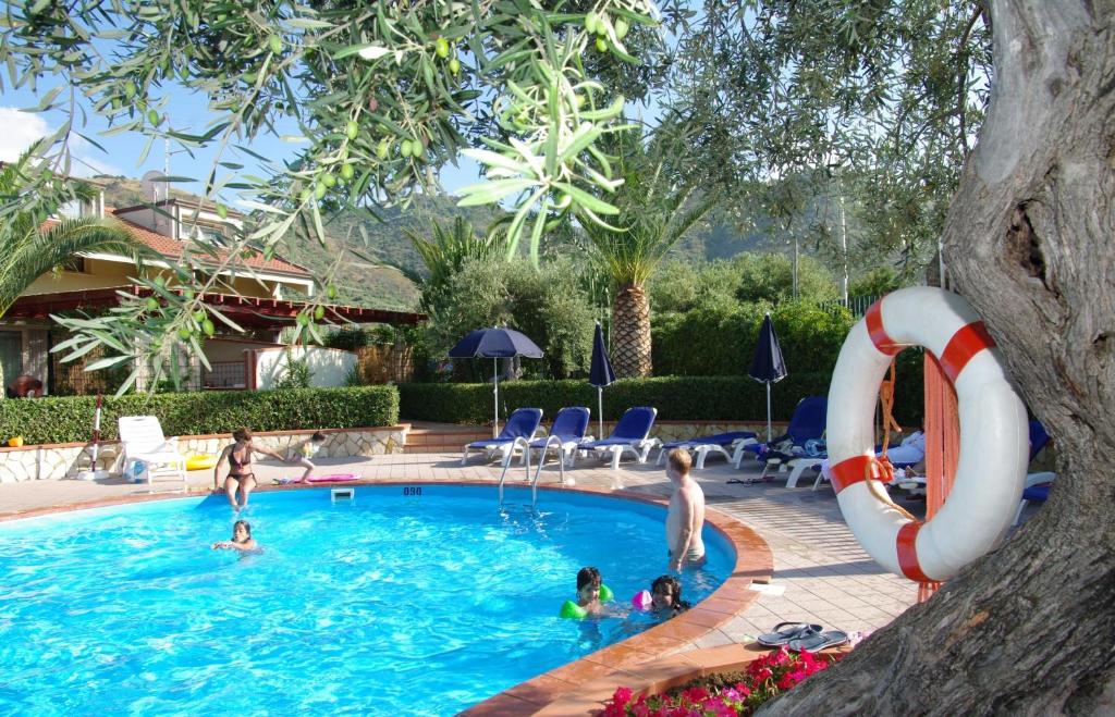 The swimming pool at or close to Residence Fontana Barone