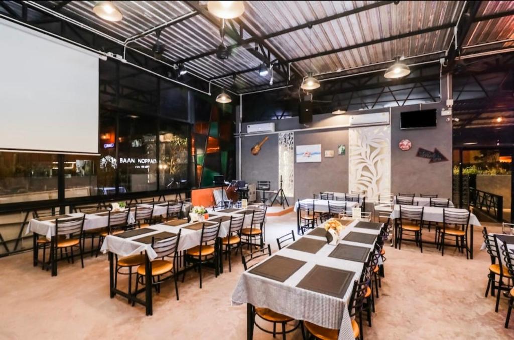 Restaurace v ubytování Baan Noppadol Hua Hin Loft