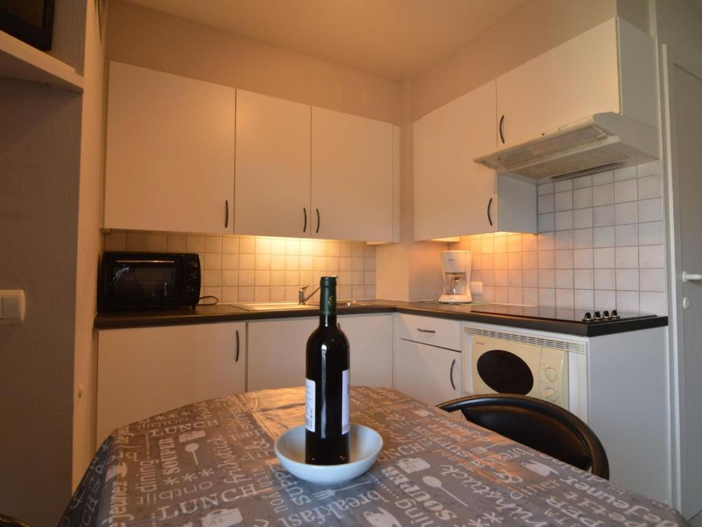 Kuchyň nebo kuchyňský kout v ubytování Apartment in Bredene near North Sea Beach