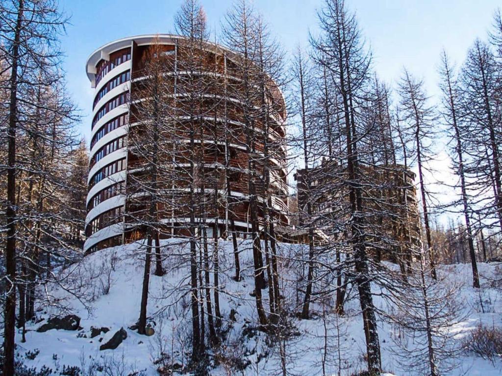 Obiekt Apartment in Cervinia in a ski resort zimą