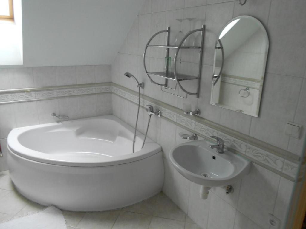 A bathroom at Penzion Rosnicka Liesek