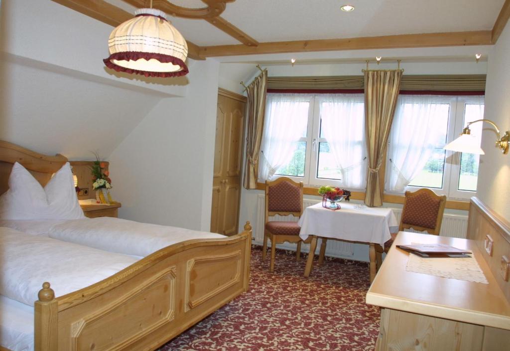 Postel nebo postele na pokoji v ubytování Hotel Neuwirt