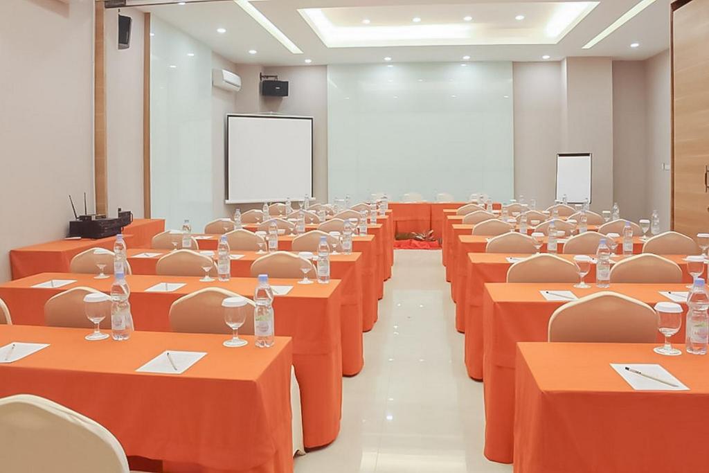 Konferenční prostory v ubytování Hotel Mutiara Padang Sidimpuan Mitra RedDoorz