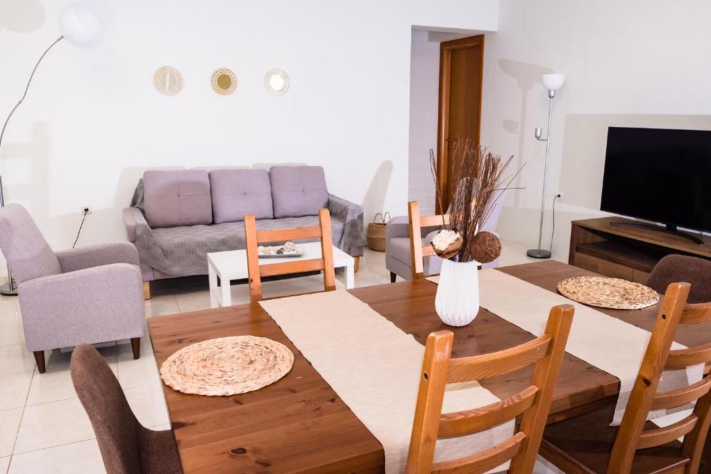 TV a/nebo společenská místnost v ubytování Masefa villa