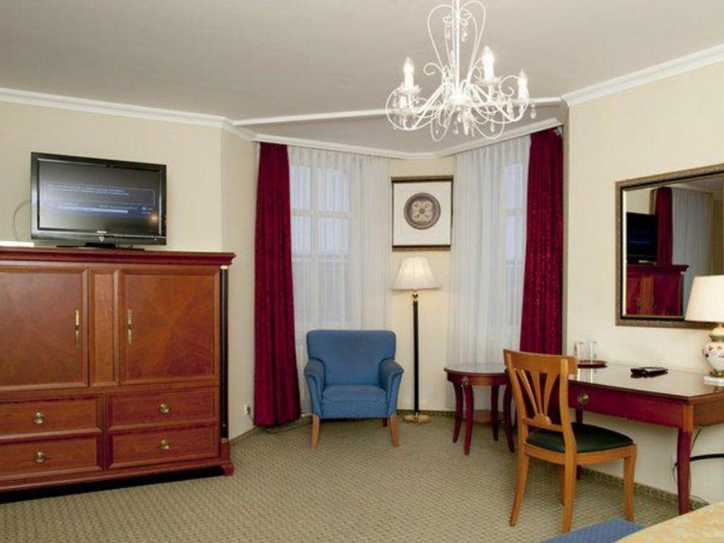 TV a/nebo společenská místnost v ubytování Hotel Villa Huber