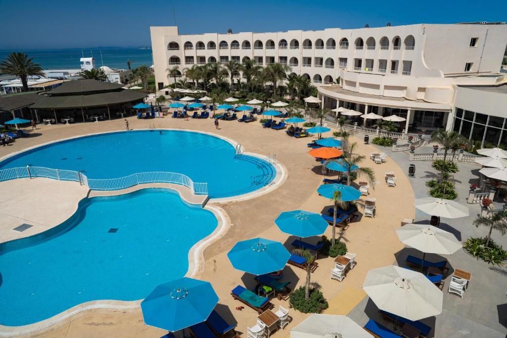 Bazén v ubytování Khayam Garden Beach Resort & Spa nebo v jeho okolí