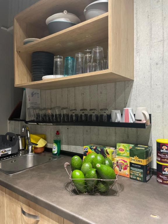 Kuchyň nebo kuchyňský kout v ubytování Iconic Athens Hostel