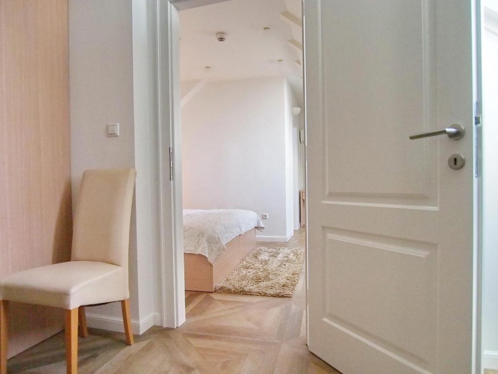 Postel nebo postele na pokoji v ubytování Apartment & Rooms Ivušić