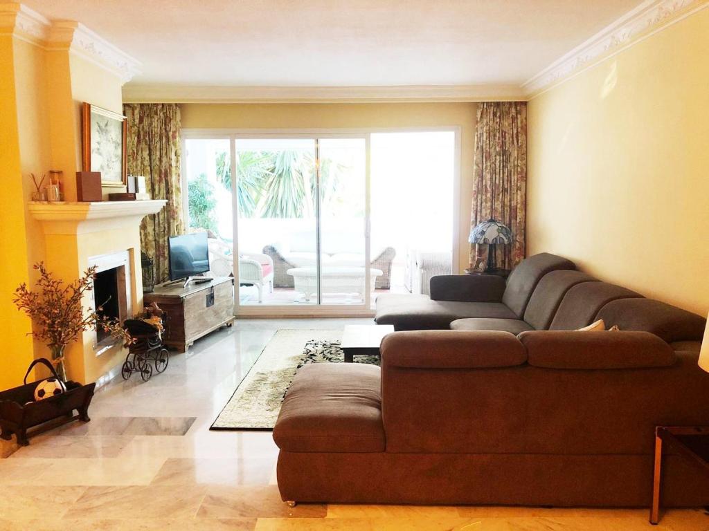 Część wypoczynkowa w obiekcie Beautiful, Bright and Spacious Duplex in Marbella