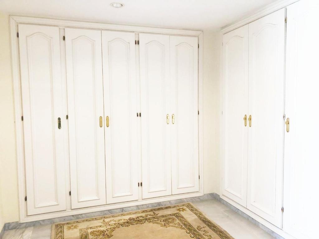 Zdjęcie z galerii obiektu Beautiful, Bright and Spacious Duplex in Marbella w mieście Estepona