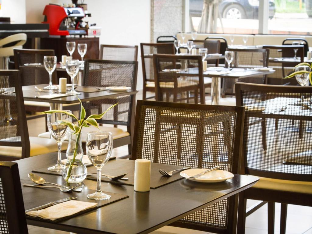  Naoum Hotel