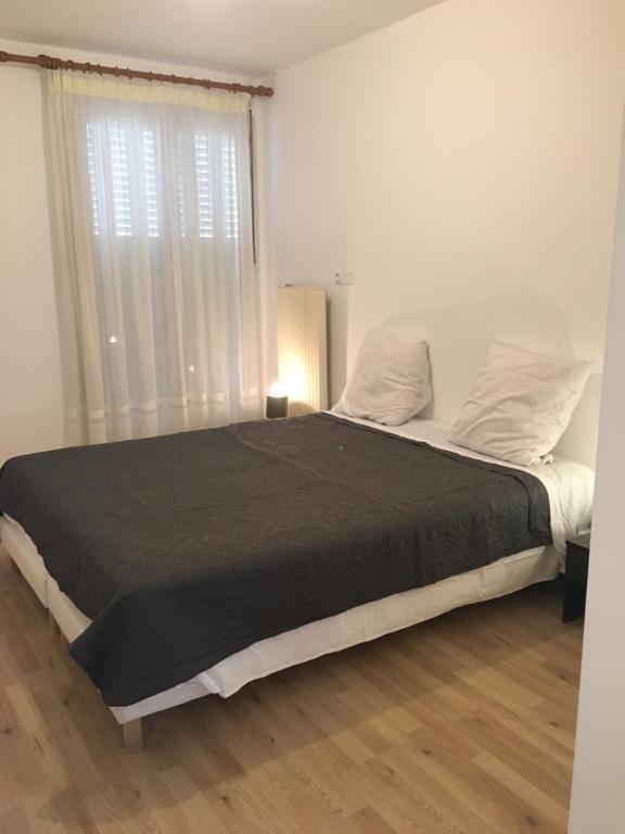 מיטה או מיטות בחדר ב-T3 avec parking gratuit sur place à Toulouse