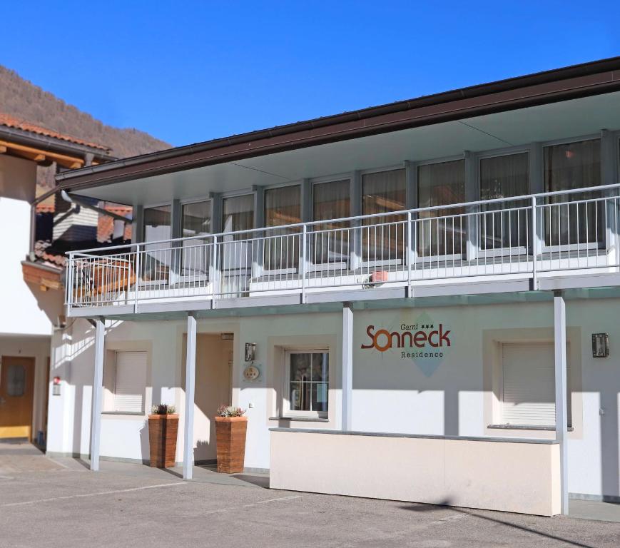 Budova, kde se aparthotel nachází