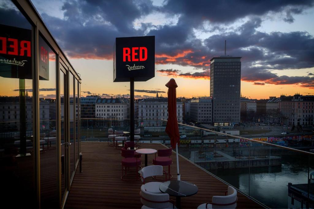 Radisson RED Hotel, Vienna - Resim 41