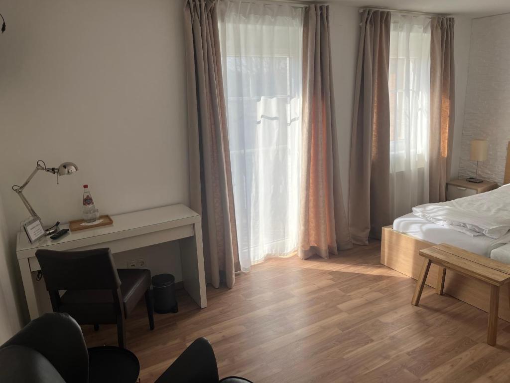 Postel nebo postele na pokoji v ubytování Ewitsch 13 - Hotel Garni