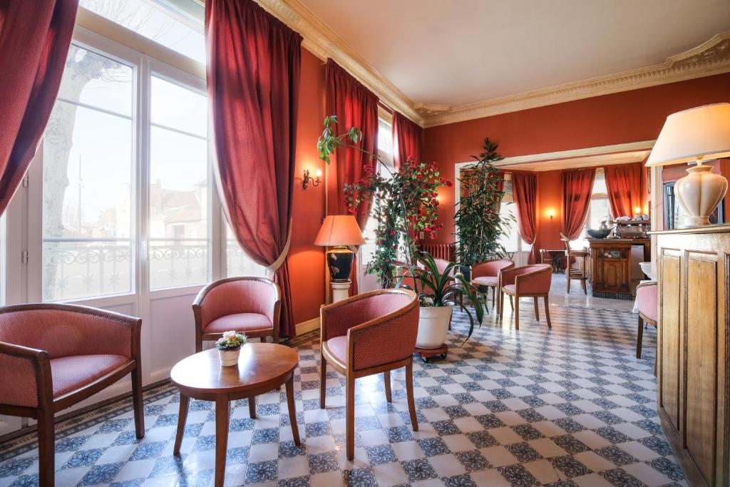 Posezení v ubytování Montdidier Hôtel