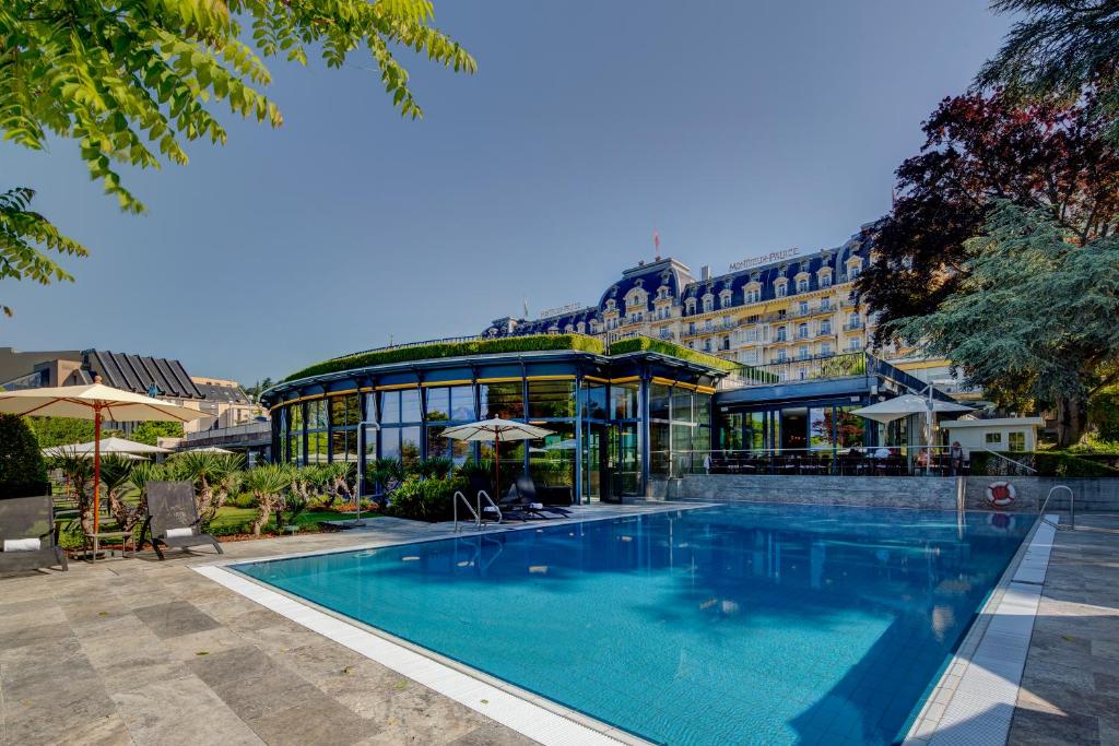 Bazén v ubytování Fairmont Le Montreux Palace nebo v jeho okolí