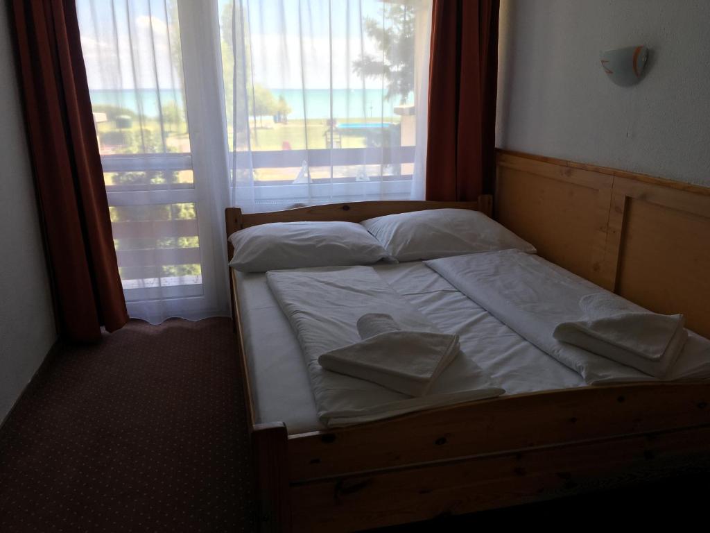 Postel nebo postele na pokoji v ubytování Nereus Park Hotel