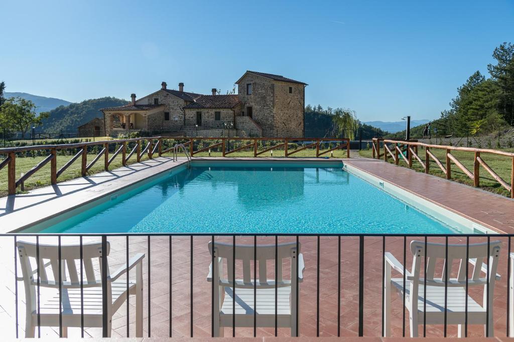 Bazén v ubytování Borgo Macereto nebo v jeho okolí